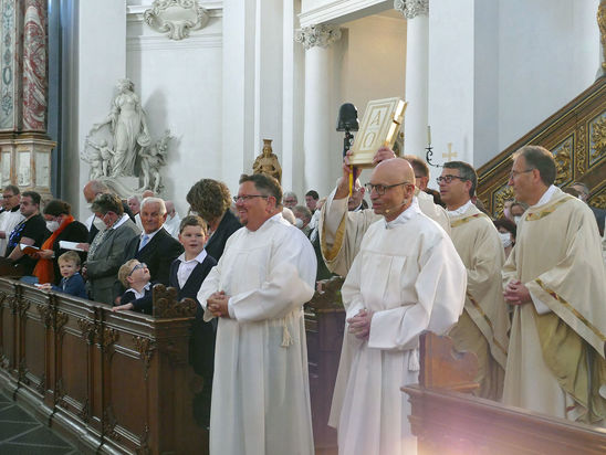Diakonenweihe im Fuldaer Dom (Foto: Karl-Franz Thiede)
